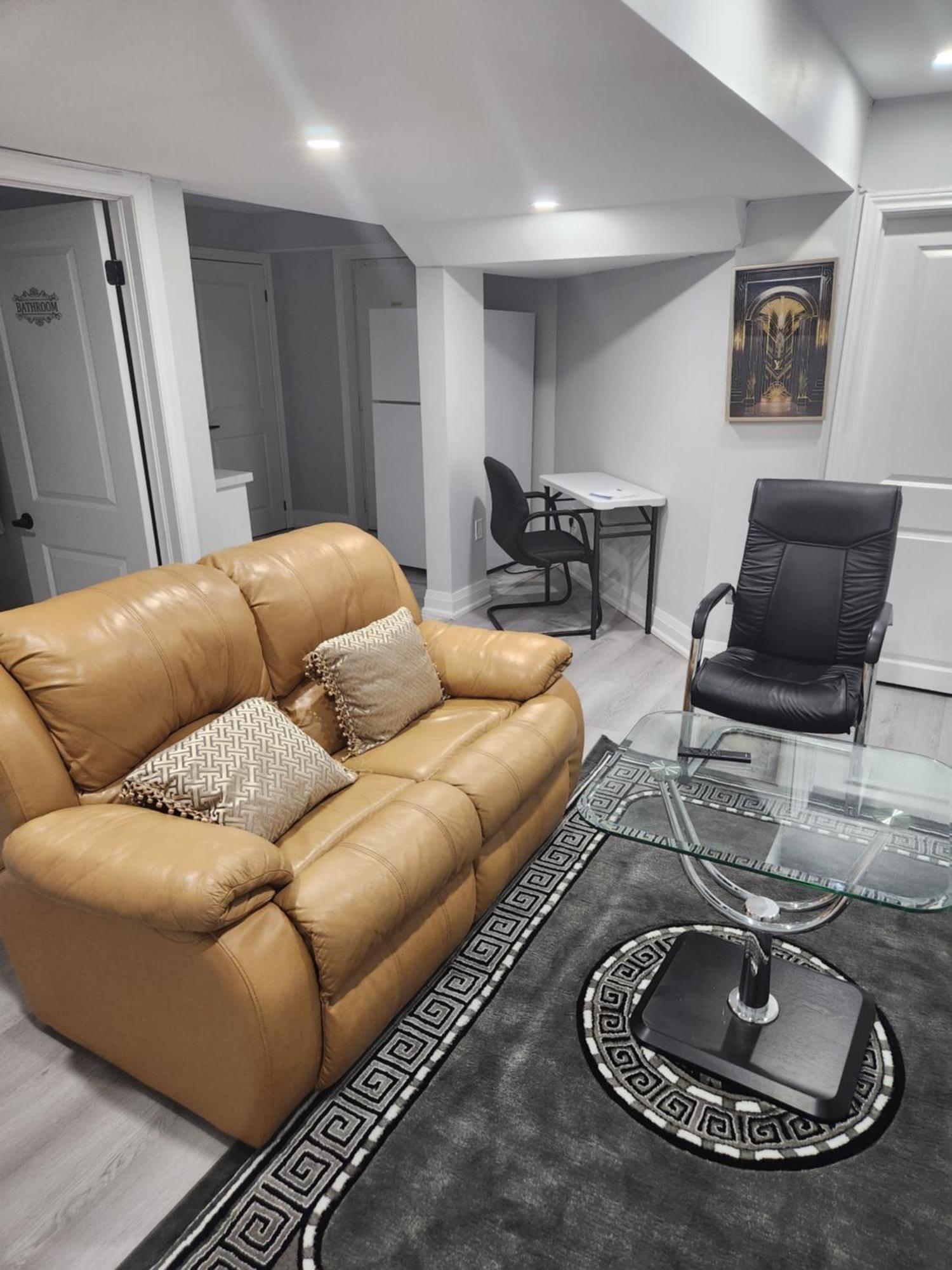 Apartment B 2 Bedroom Brampton Bagian luar foto