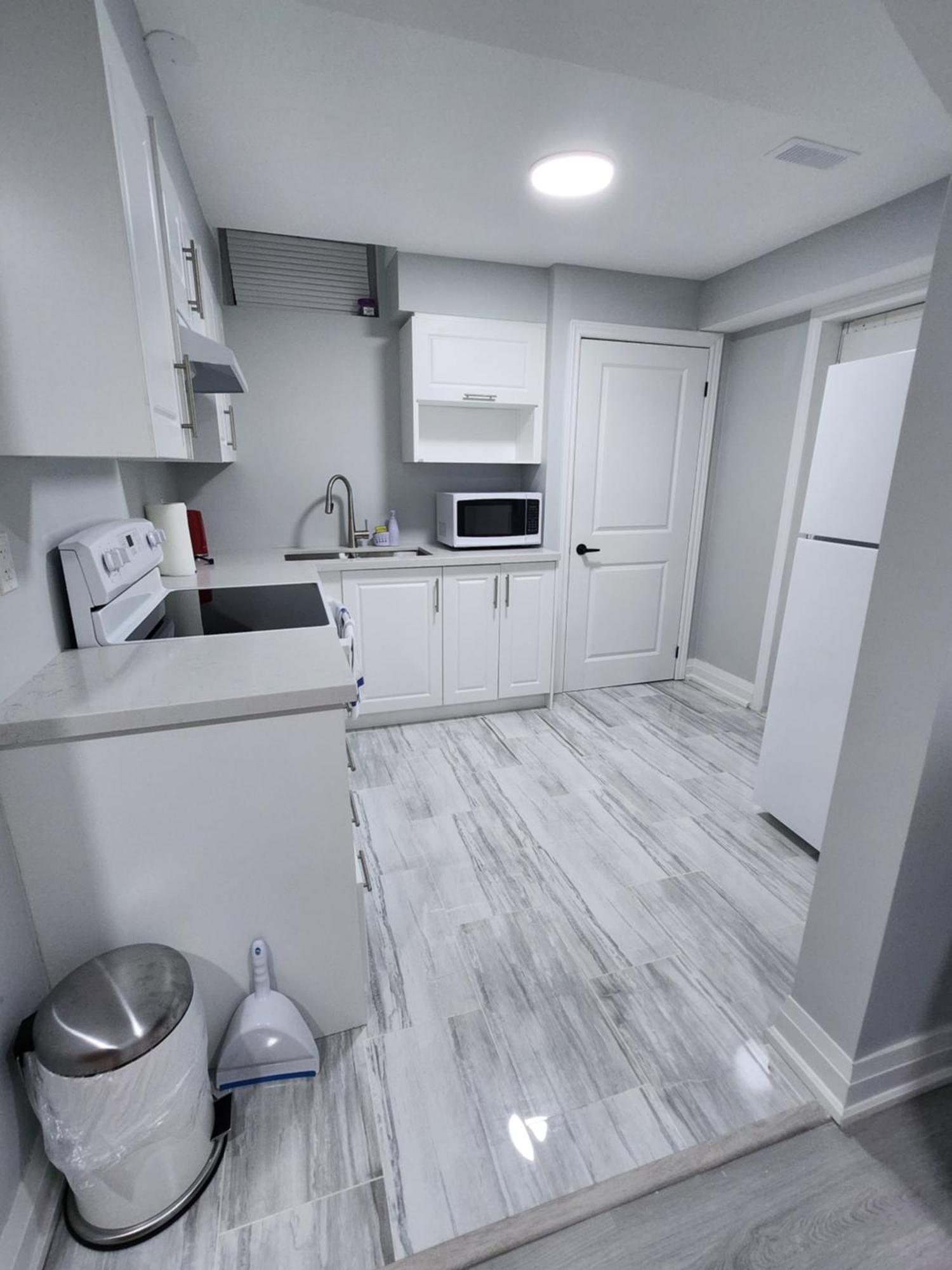Apartment B 2 Bedroom Brampton Bagian luar foto
