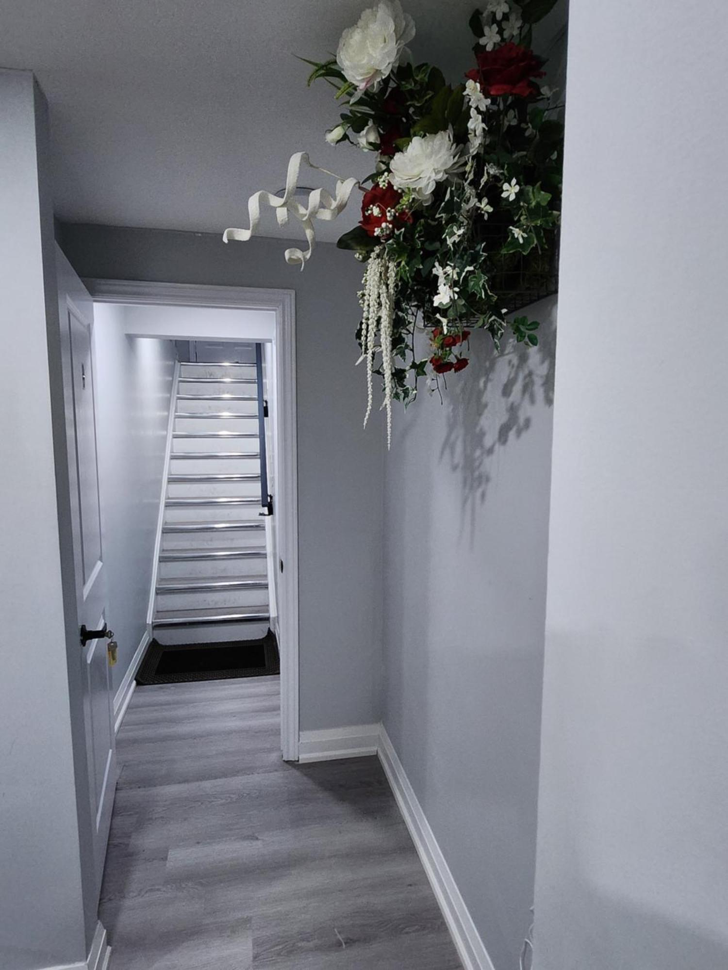 Apartment B 2 Bedroom Brampton Bagian luar foto