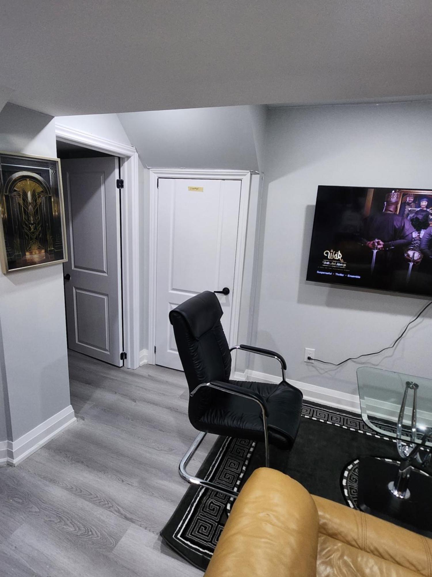 Apartment B 2 Bedroom Brampton Bagian luar foto